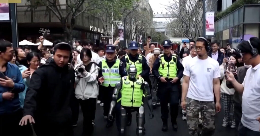 Robot policier Chine ENGINEAI PM01