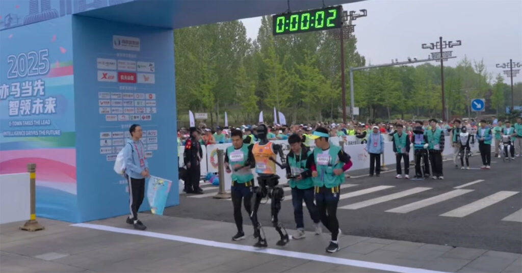 Robots coureurs semi-marathon Pékin 2025